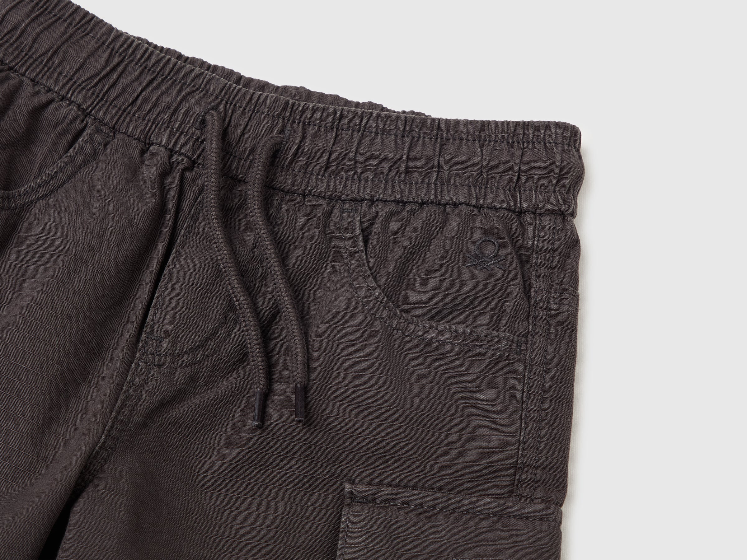 Bermuda shorts with pockets - ucb_image_DS1