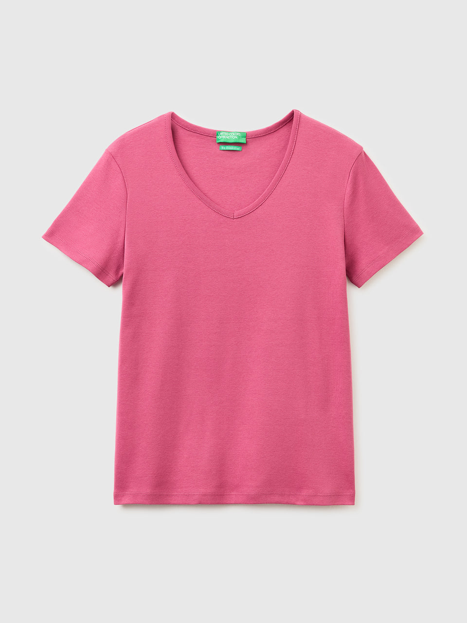 Slim fit t-shirt with V-neck - ucb_image_FS