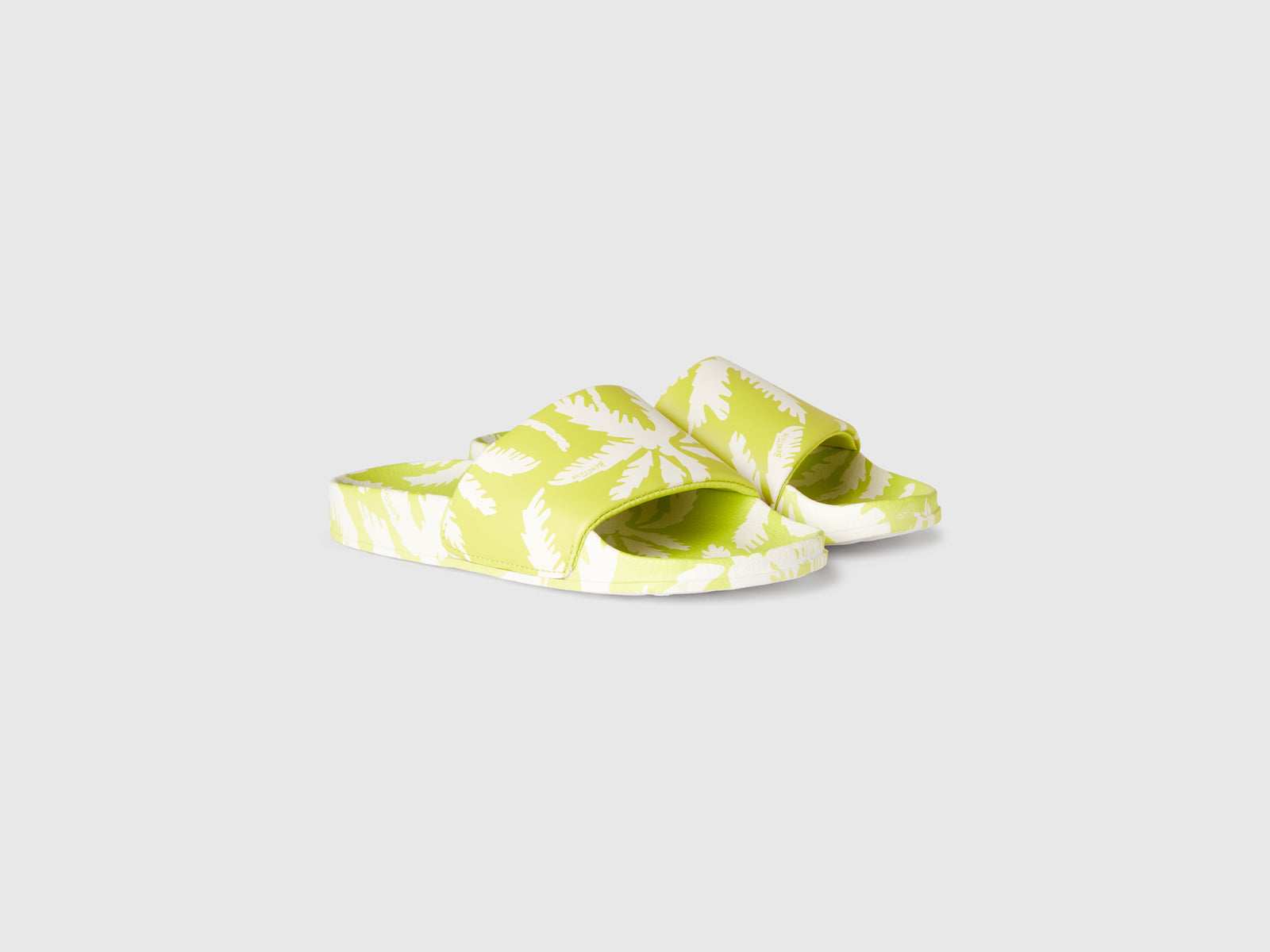 Chinelos com estampado tropical - ucb_image_FS