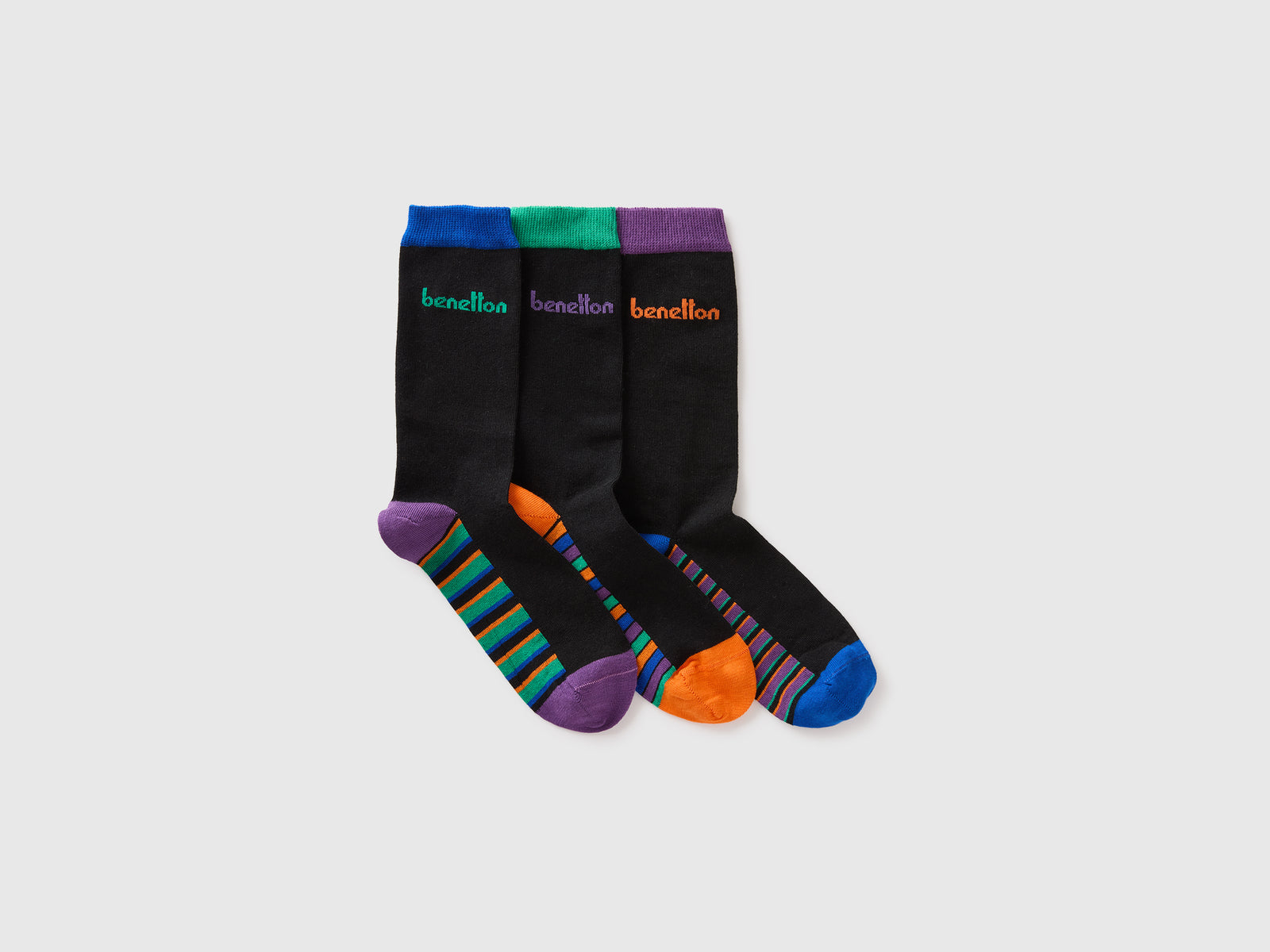Três pares de meias pretas com inserções multicolor - ucb_image_FS