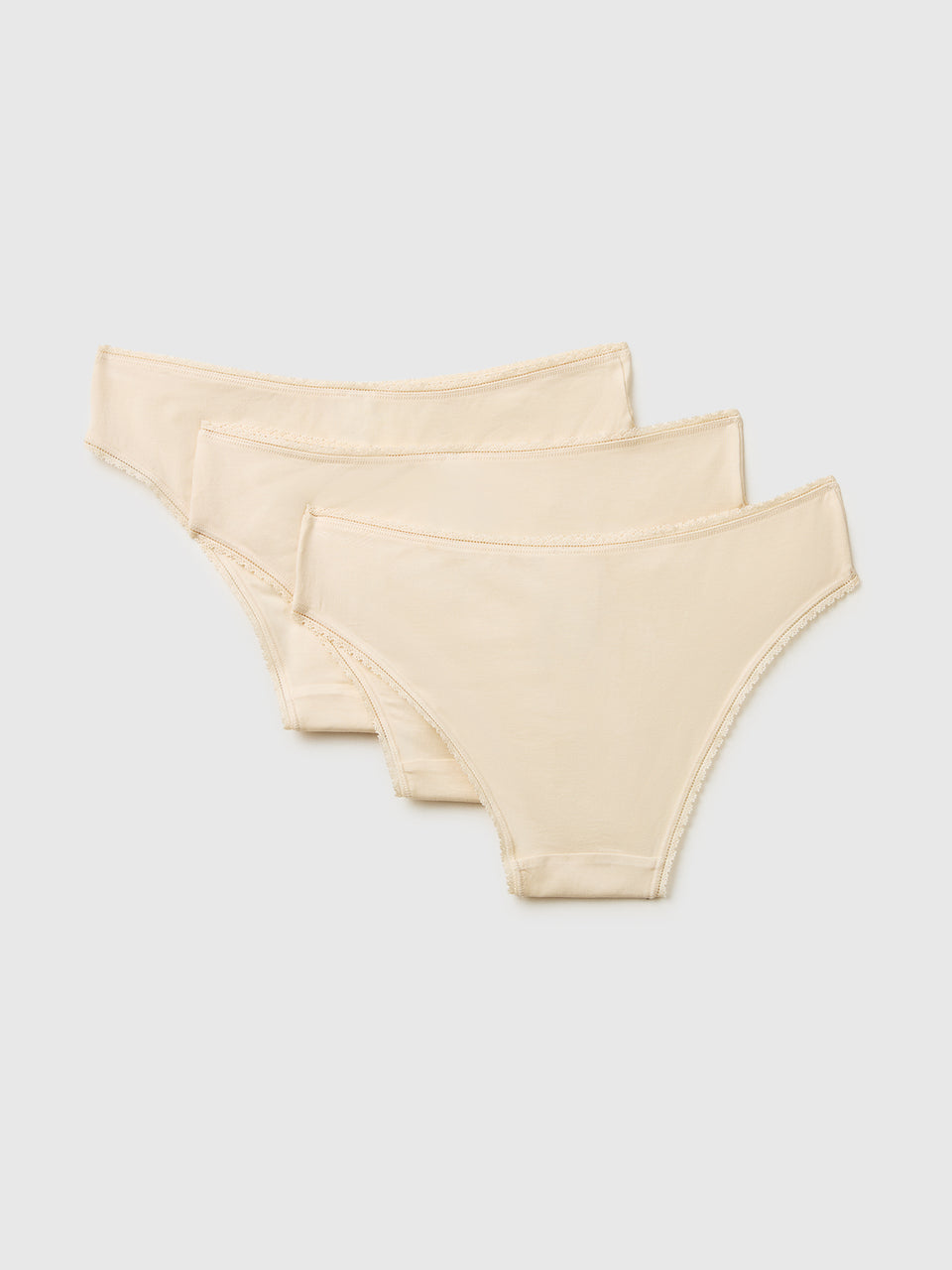 Three briefs in stretch Modal - ucb_image_BS