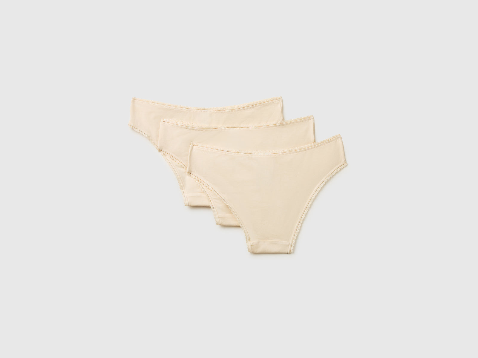 Three briefs in stretch Modal - ucb_image_BS