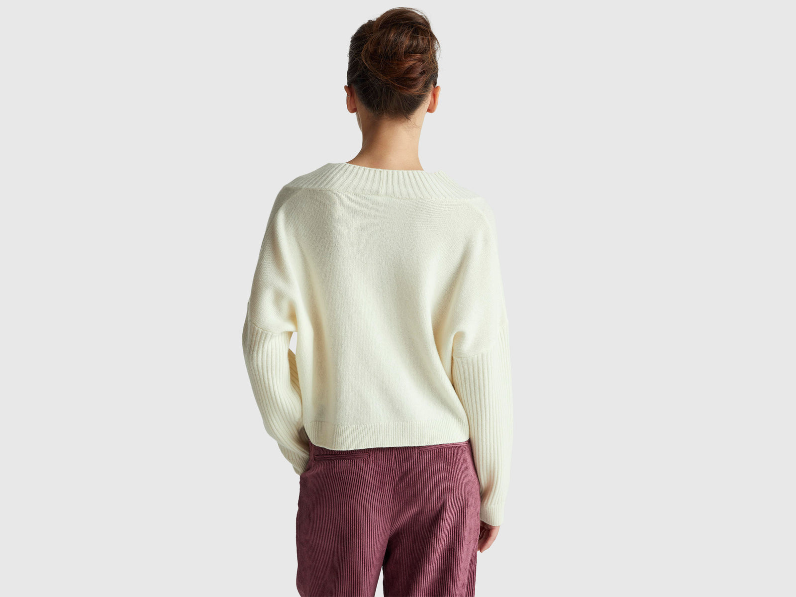 Camisola boxy fit com decote em V - ucb_image_B