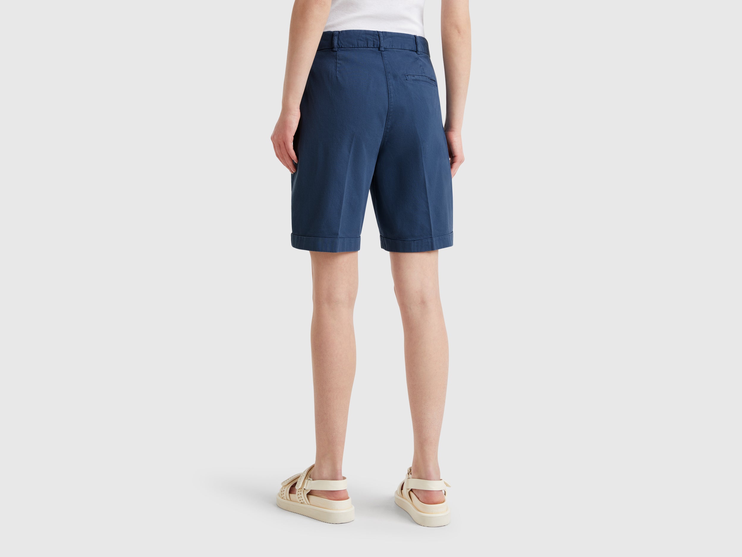 Bermudas com dobra em algodão stretch - ucb_image_B