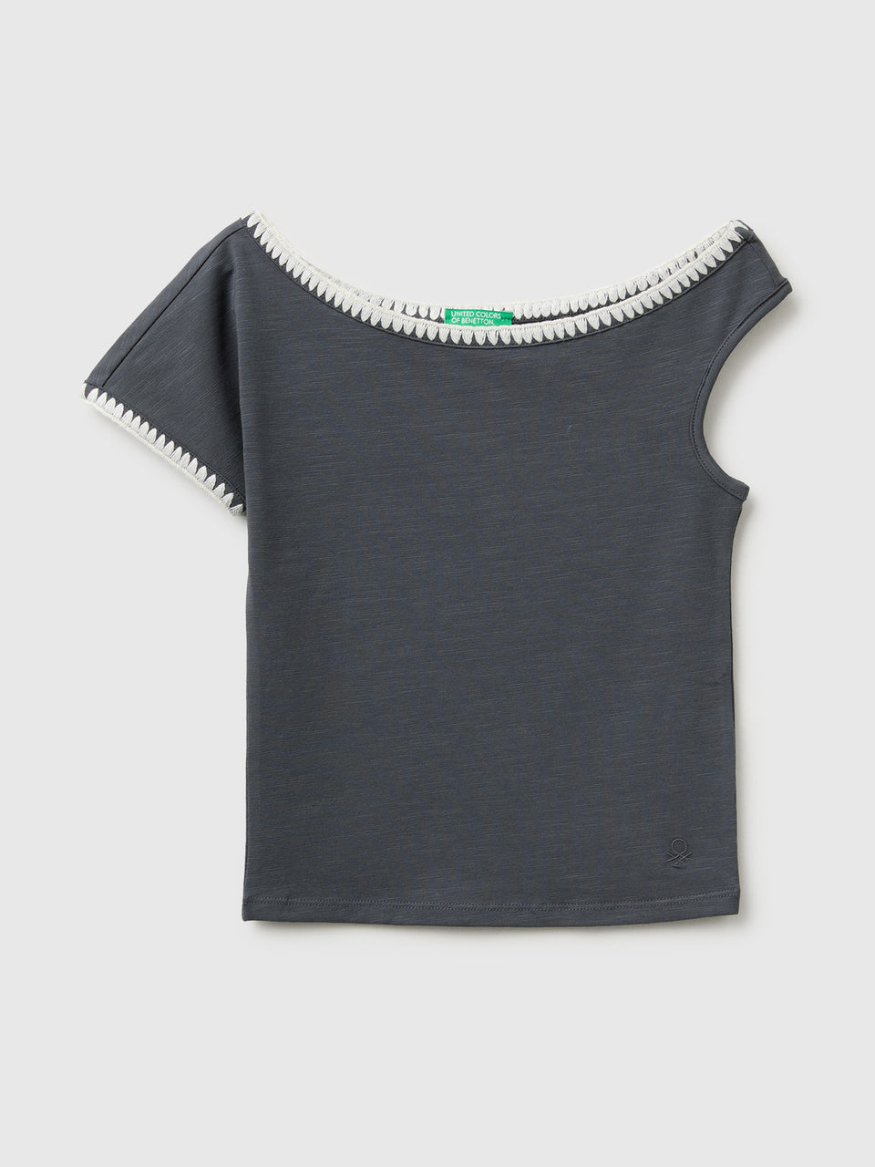 Asymmetrical top - ucb_image_FS