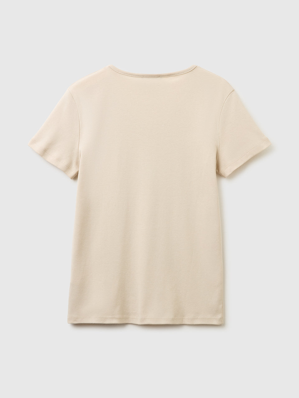 Slim fit t-shirt with V-neck - ucb_image_BS