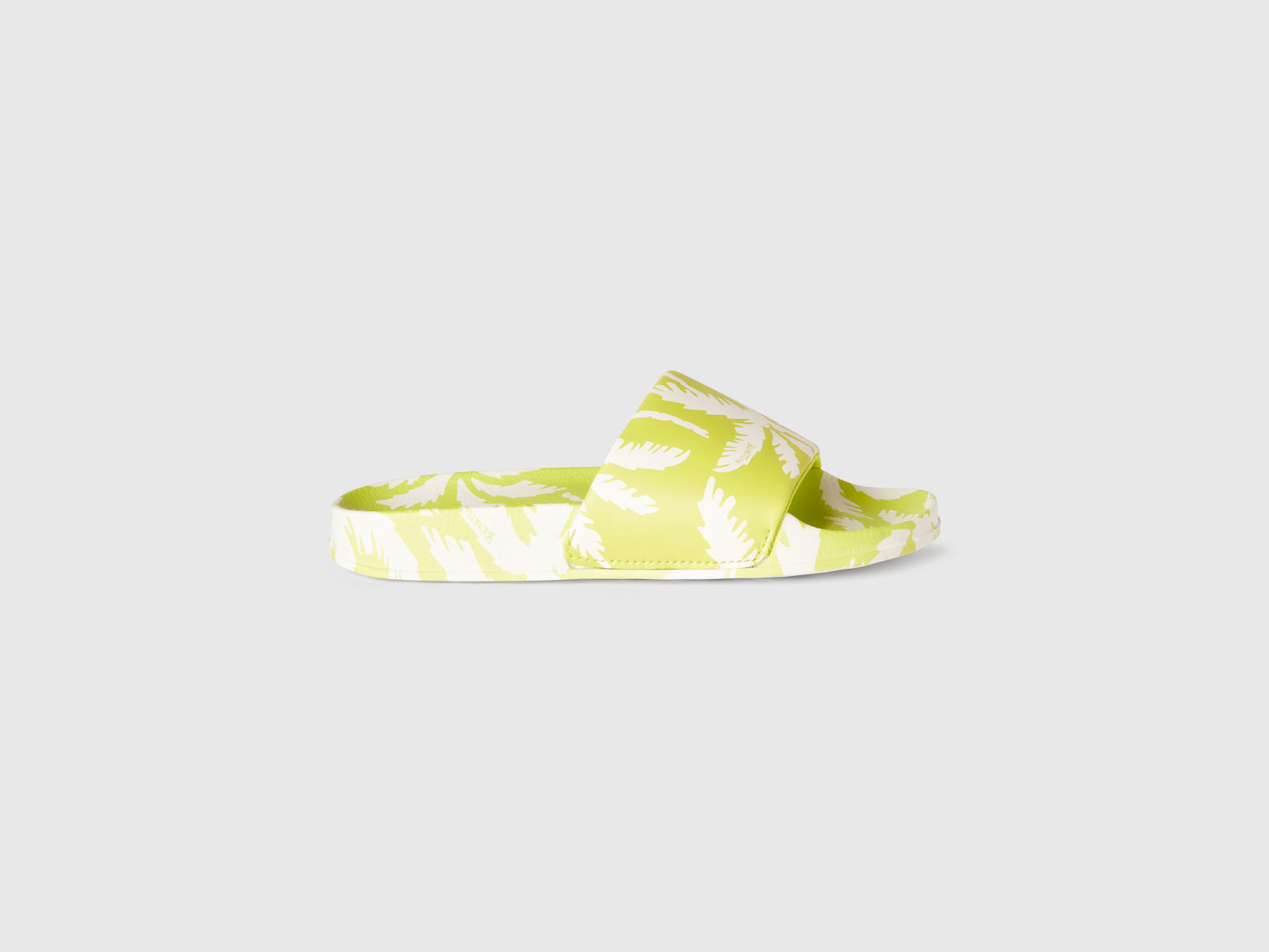 Chinelos com estampado tropical - ucb_image_FS