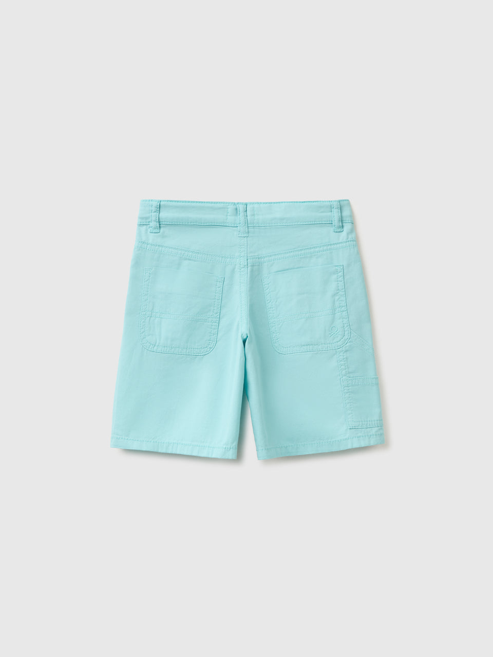 Lightweight Bermuda shorts with pockets - ucb_image_BS