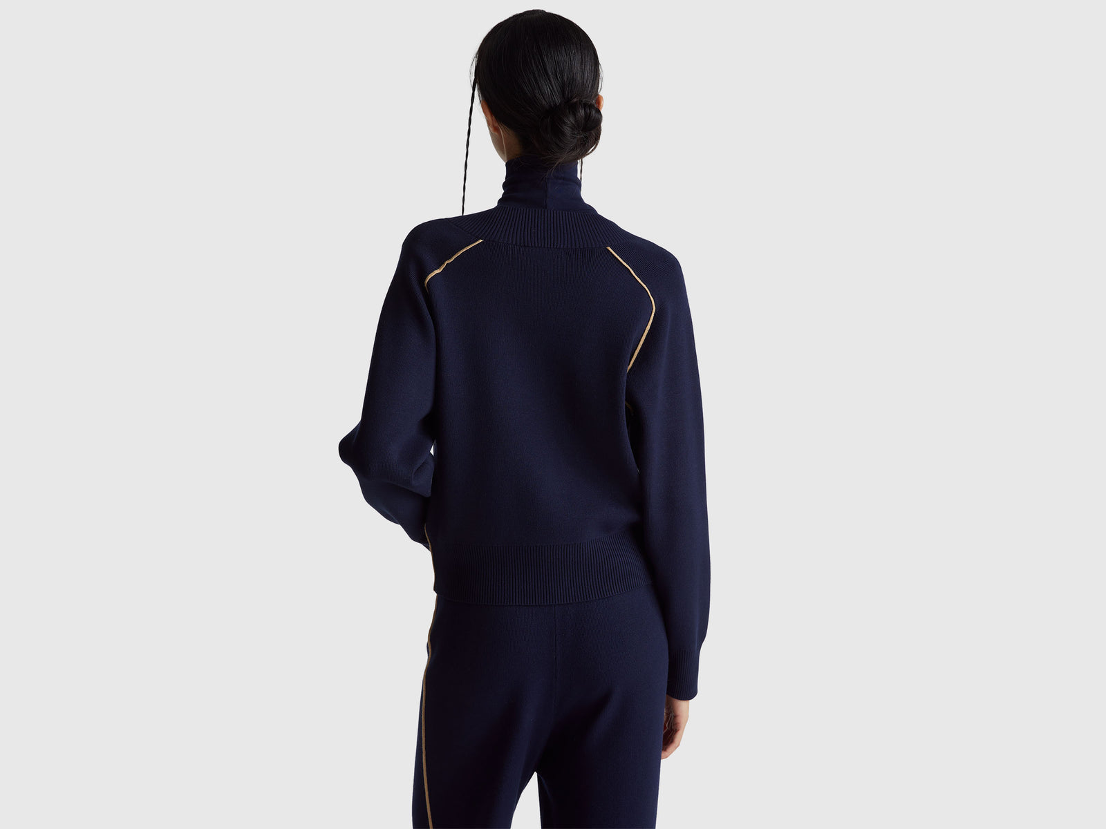 Camisola boxy fit com decote em V - ucb_image_B