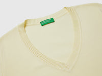 Light yellow V-neck sweater in cotton tricot - ucb_image_DS1