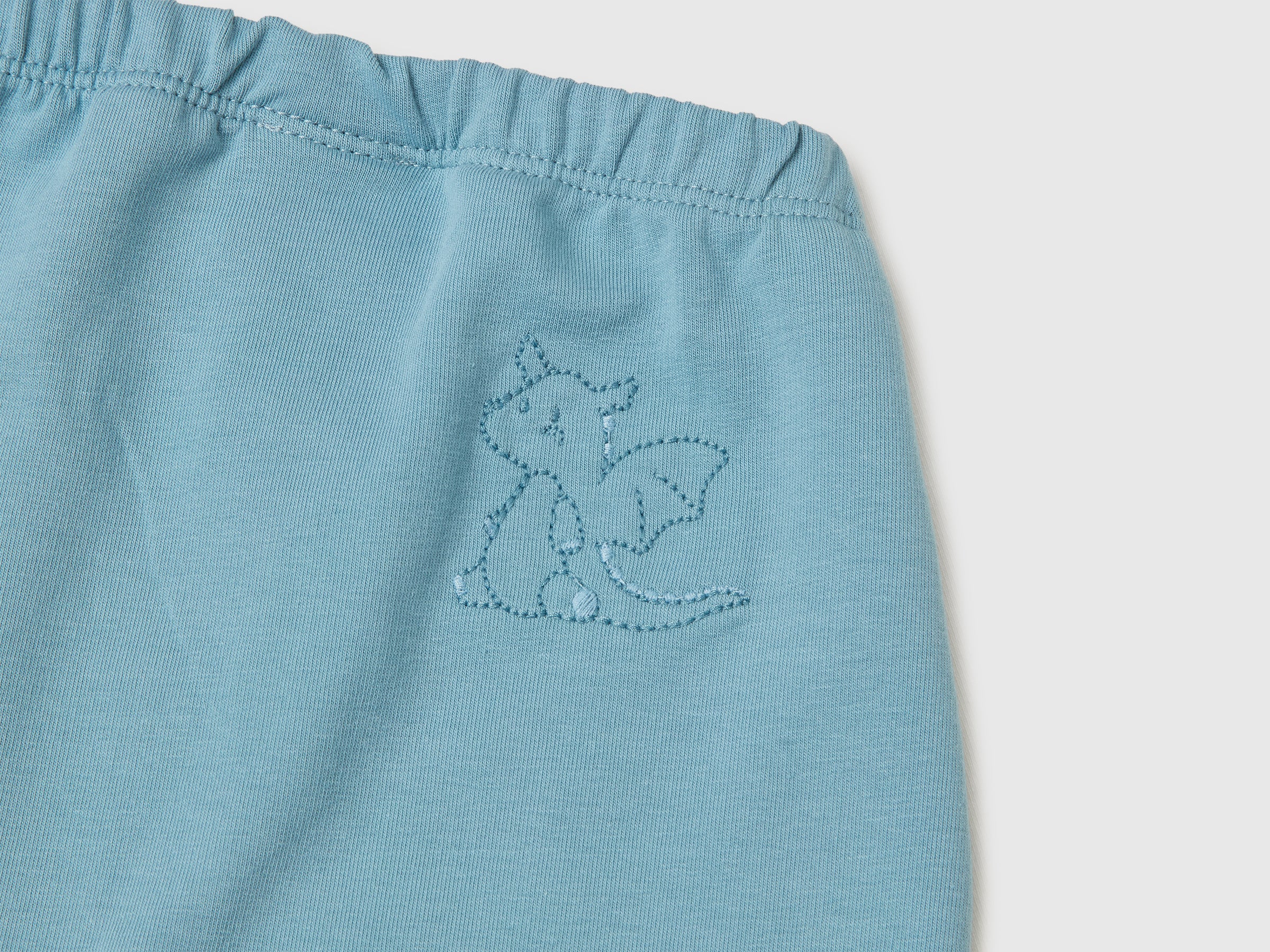 Stretch sweatshirt outfit - ucb_image_DS1