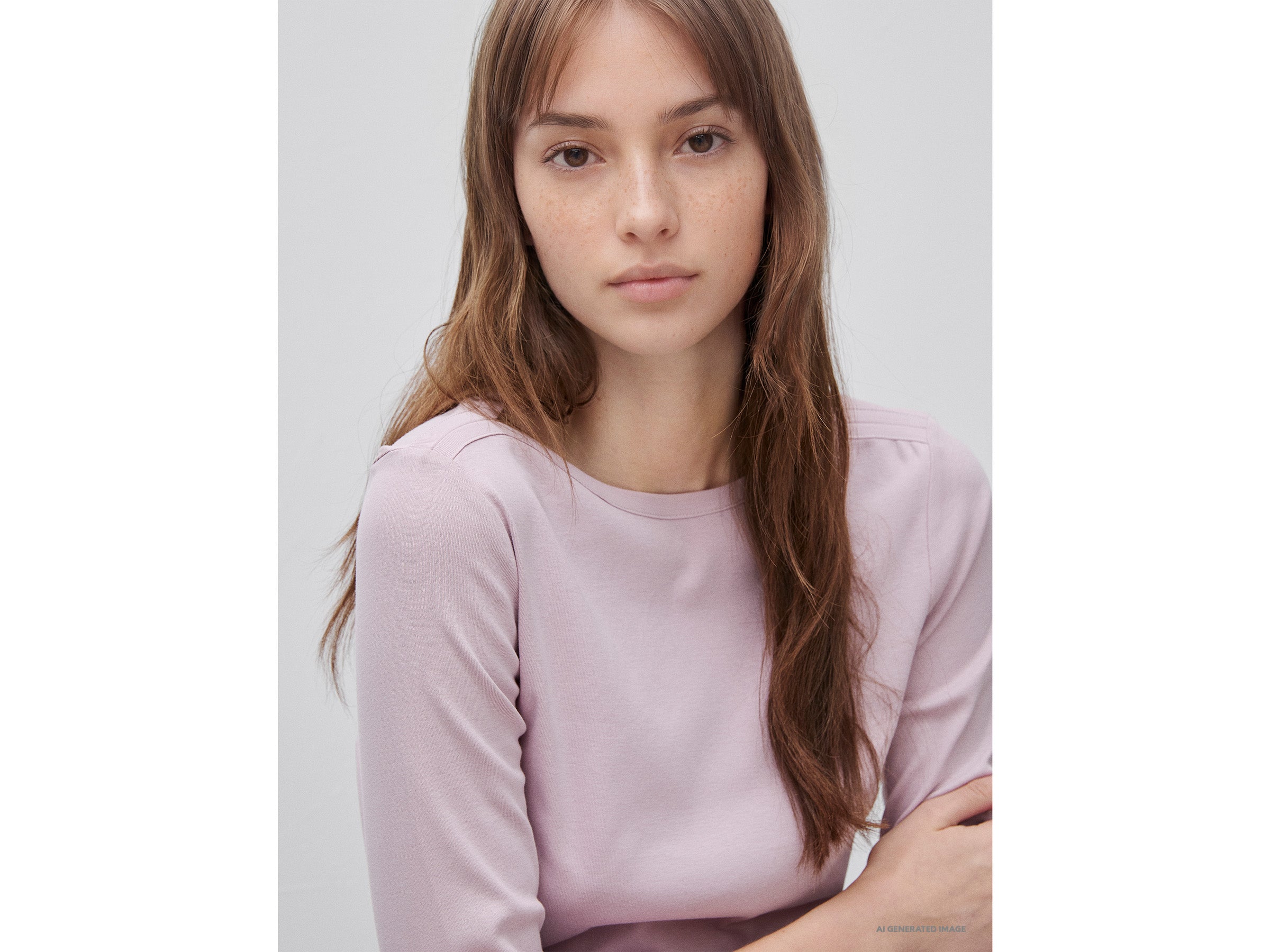 T-shirt slim fit com decote à barco - ucb_image_FY