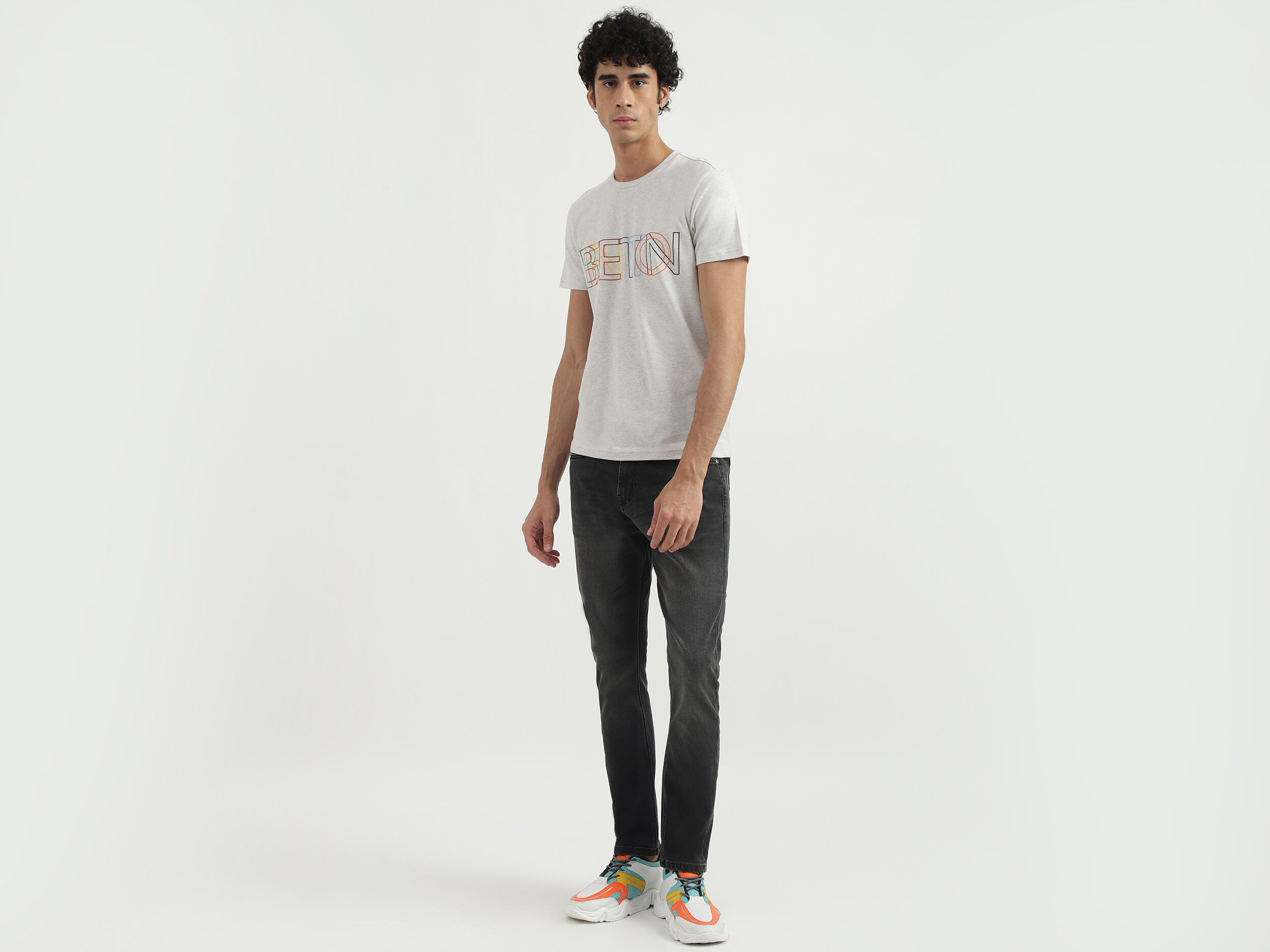 Men Solid Carrot Fit Jeans - Negro | Benetton