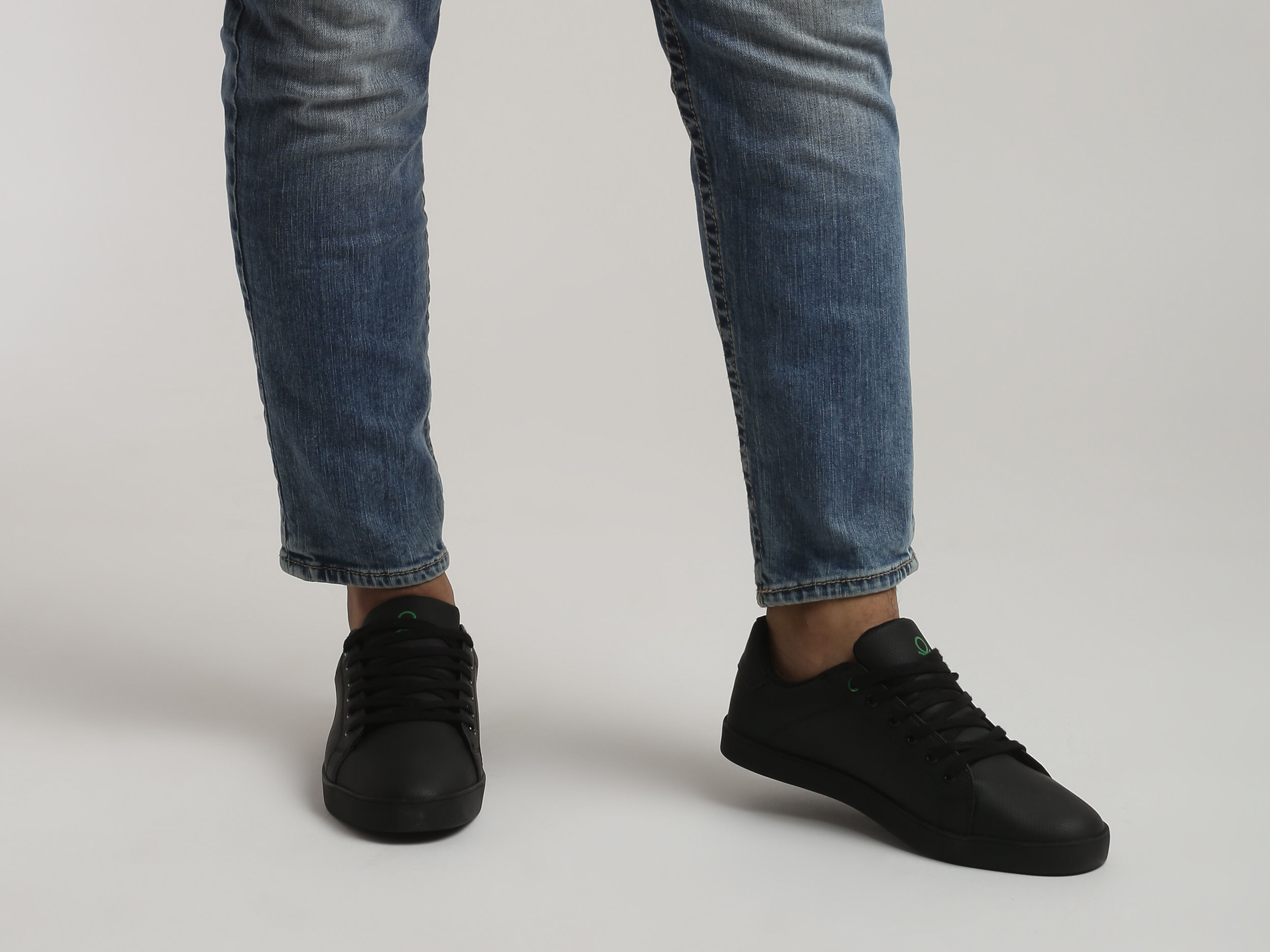 Benetton Black Leather Textured Sneakers Negro Benetton
