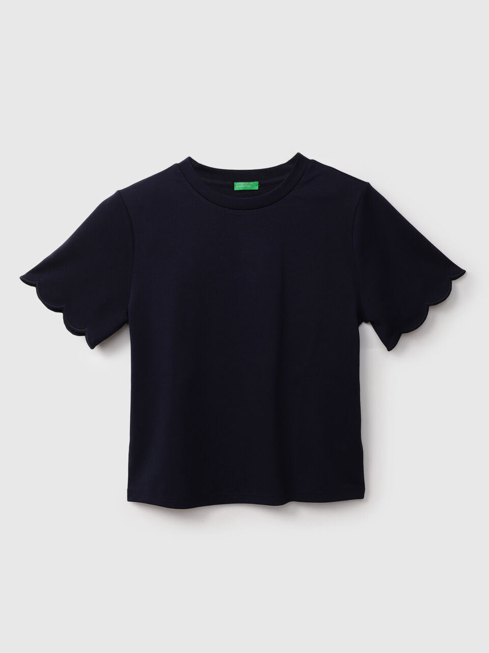 S/SLV TEE WITH SCALLOP SLEEVE image number 1