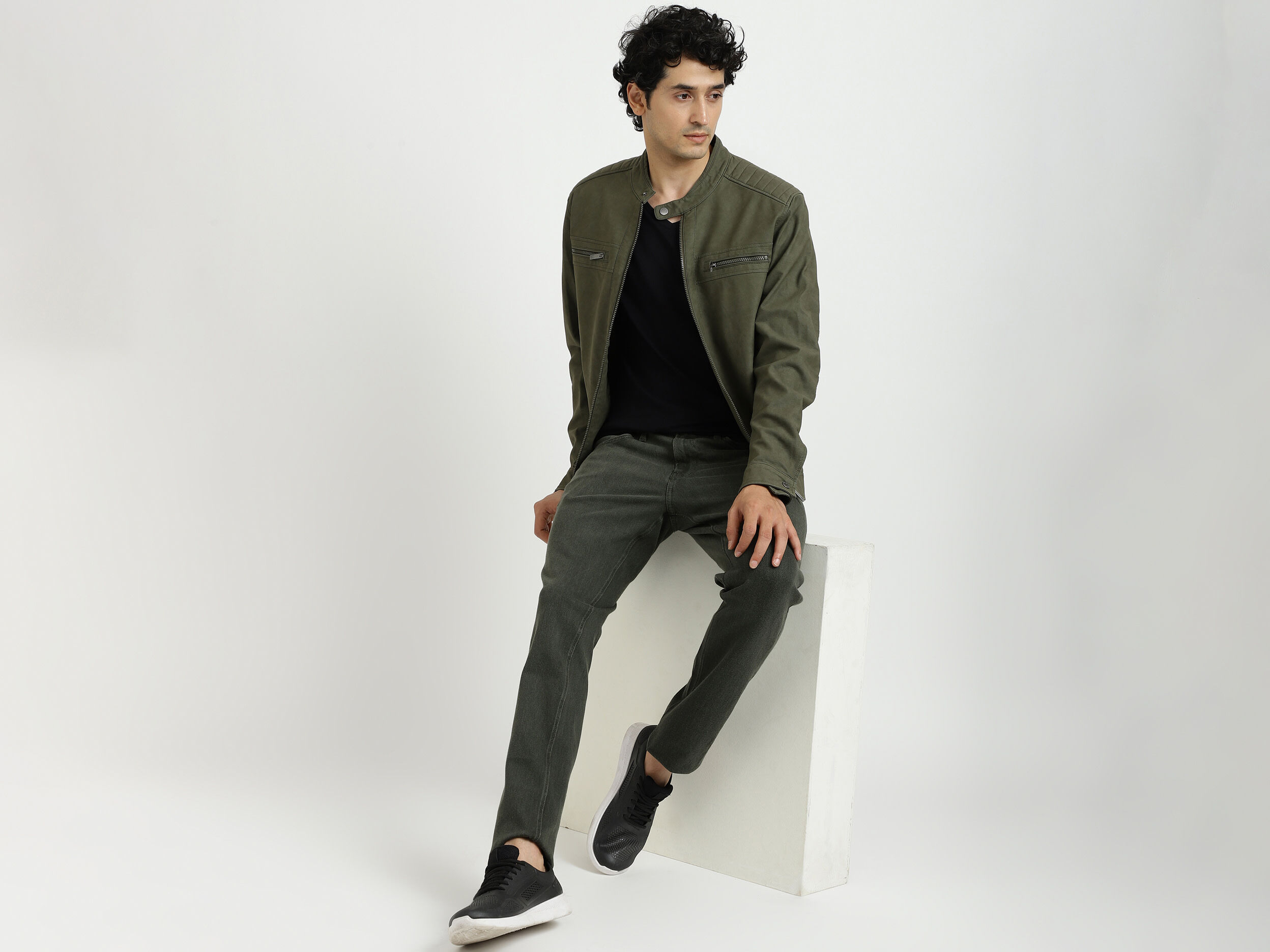 Men Solid Band Collar Jacket - Verde | Benetton