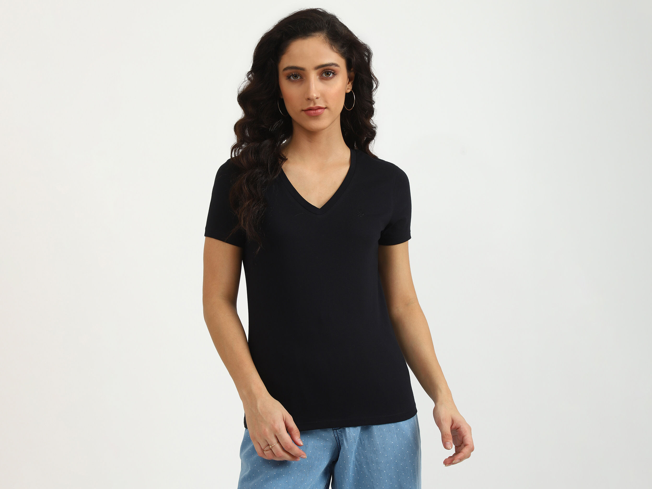 Ladies Round Neck Solid T Shirt Negro Benetton