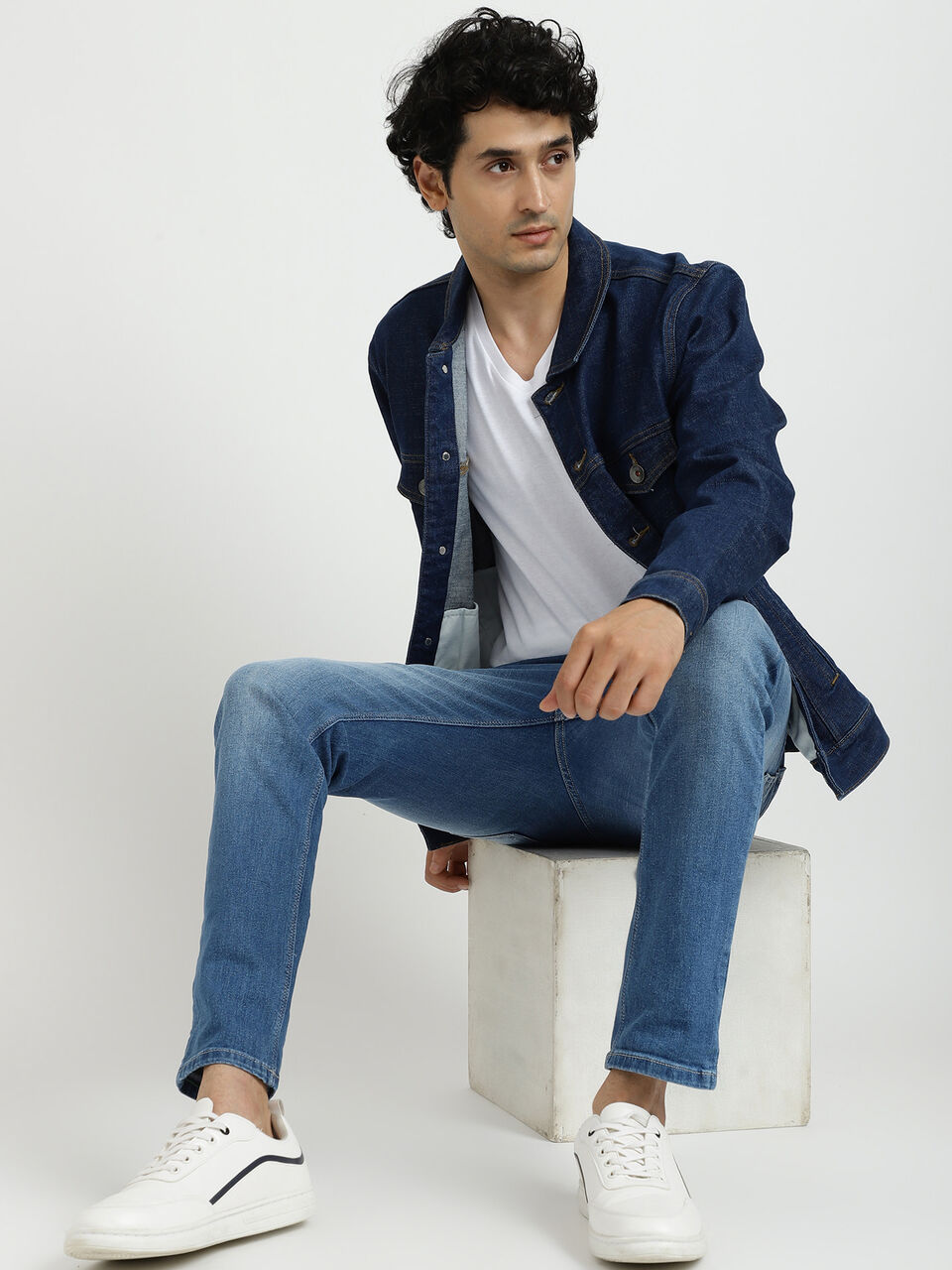 DARK BLUE DENIM TRUCKER JACKET image number null