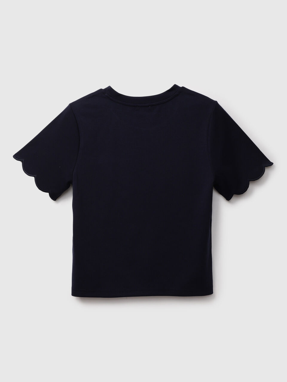 S/SLV TEE WITH SCALLOP SLEEVE image number 2