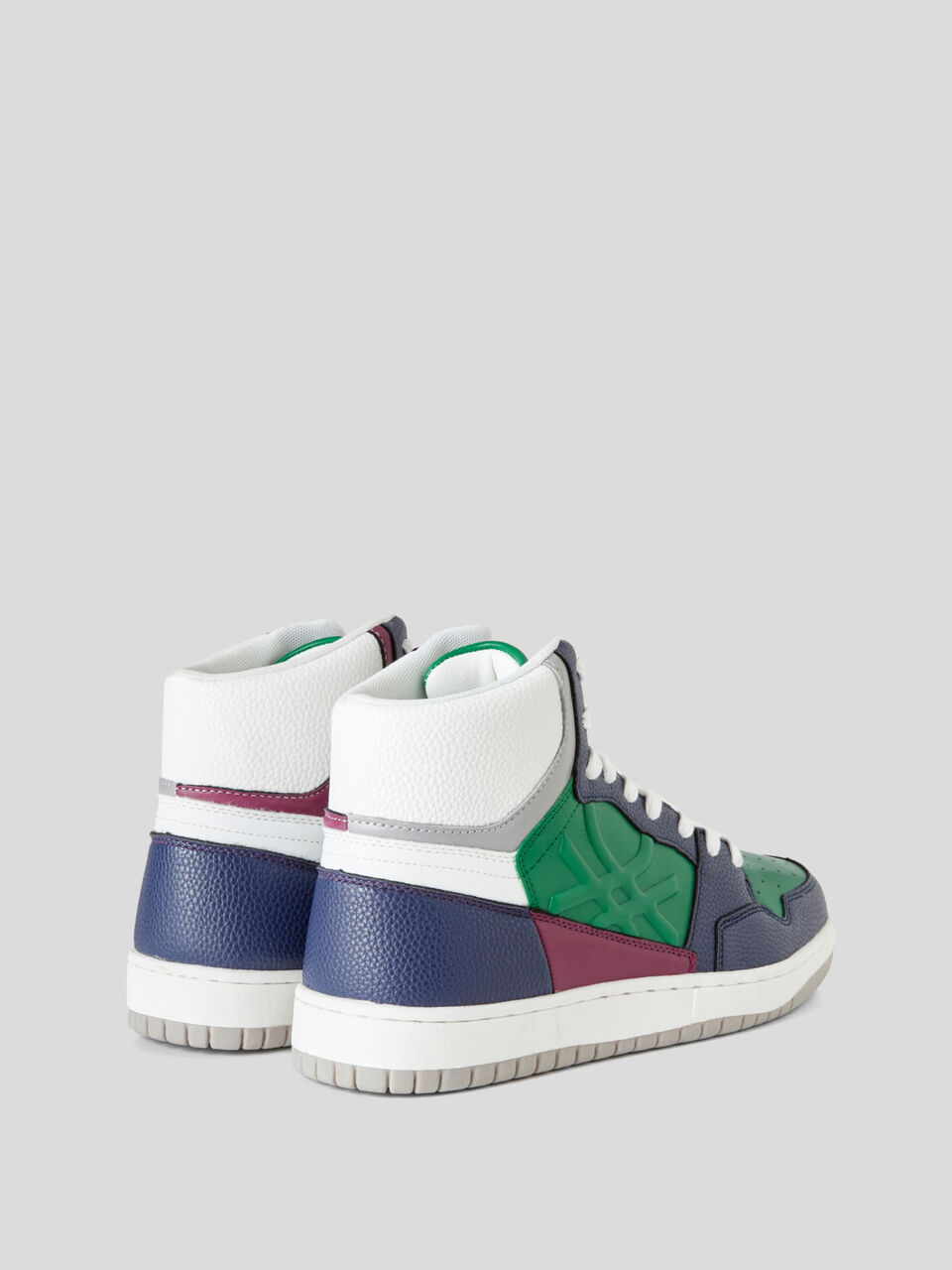 Sneakers image number null