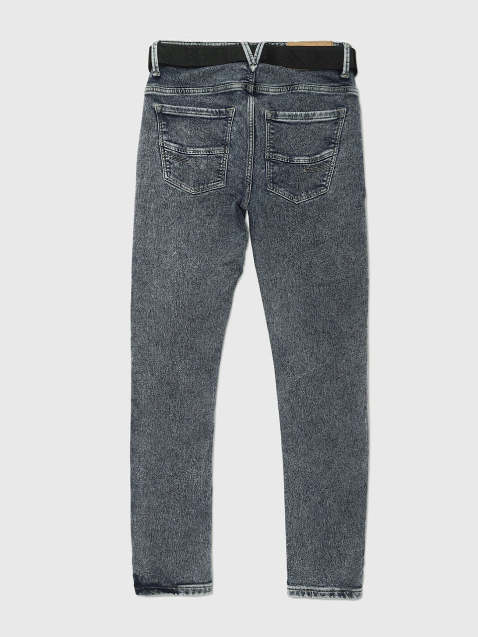 Carrot Fit ClaShort Sleeve ic Knit With Belt Jeans image number 2