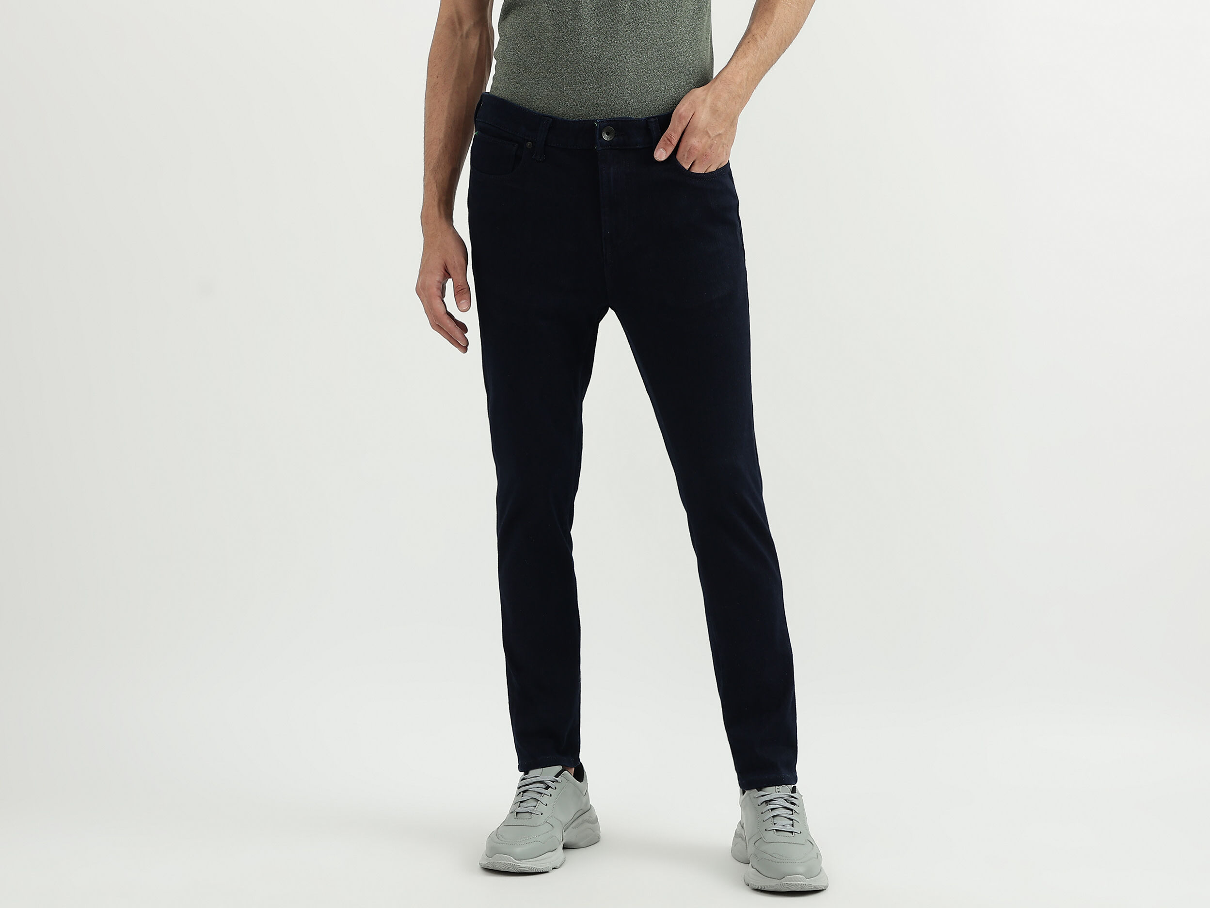 Men Solid Low Crotch Jeans Negro Benetton