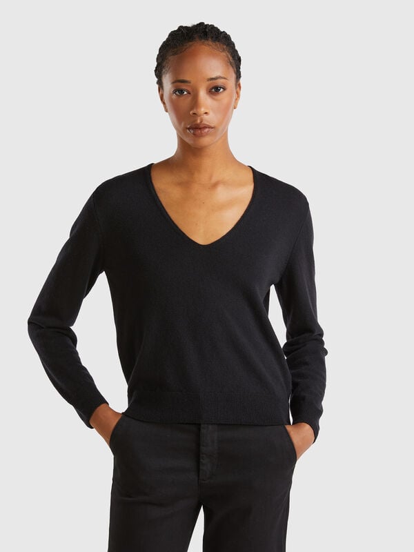 Jersey negro cuello en V en pura lana merina Mujer