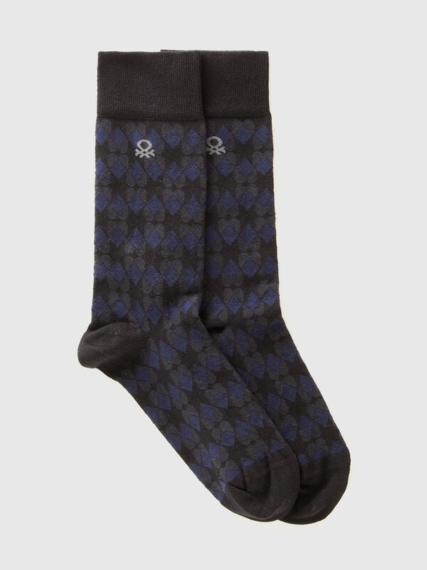 Calcetines largos negros estampados