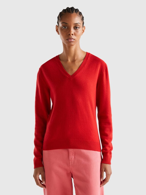 Jersey rojo de pura lana merina con escote de pico Mujer