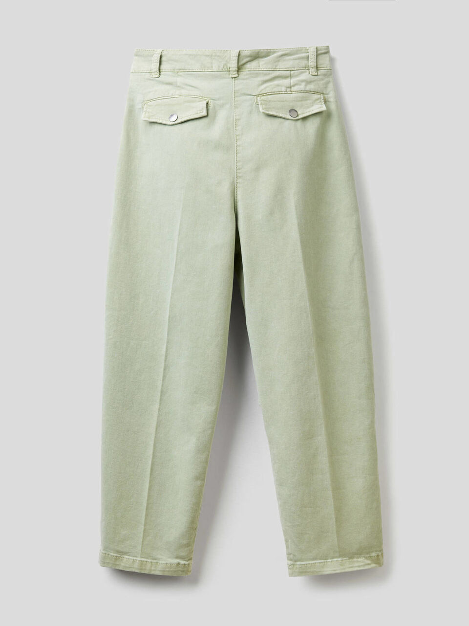 Pantalón de corte zanahoria con pliegues image number 2