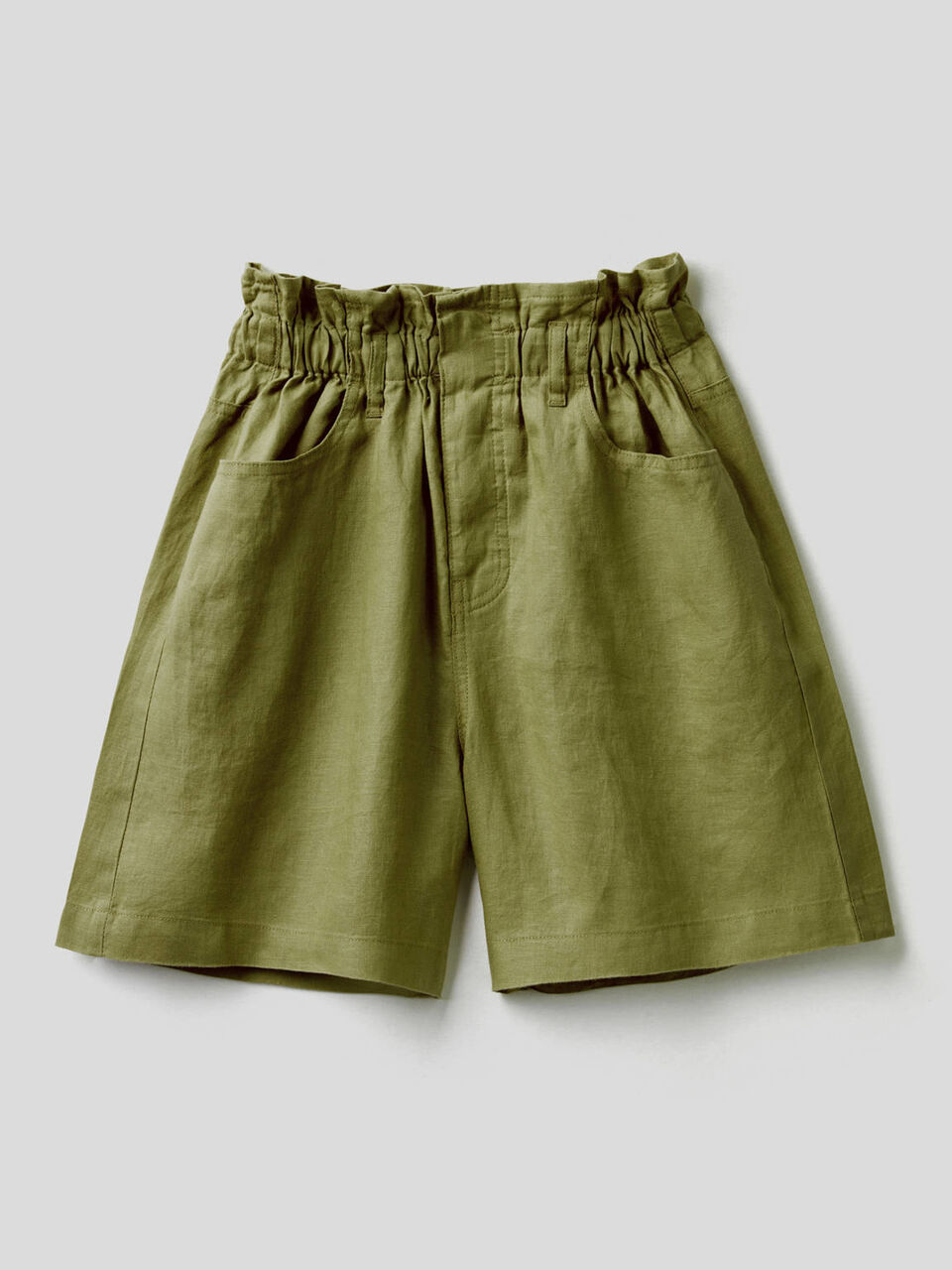 Bermudas de 100% lino con cintura fruncida image number 1
