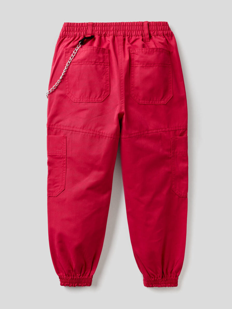 Pantalón cargo con cadena image number 2