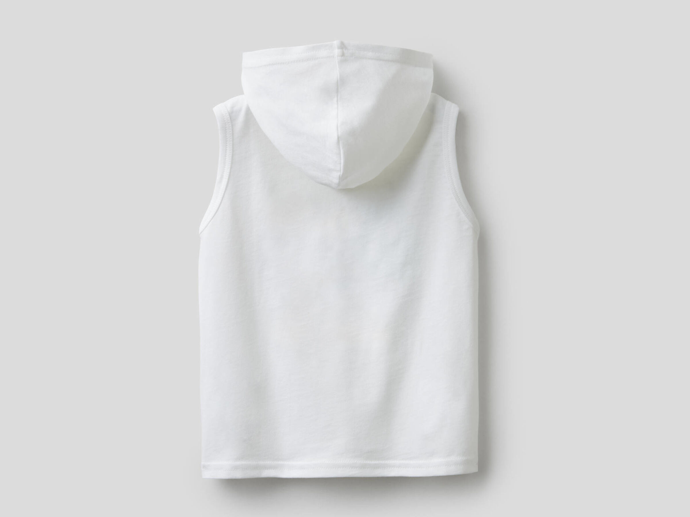 Camiseta sin mangas y con capucha image number null