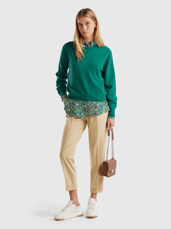 Pantalón con vuelta en mezcla de viscosa elástica Pantalón con vuelta en mezcla de viscosa elástica Mujer