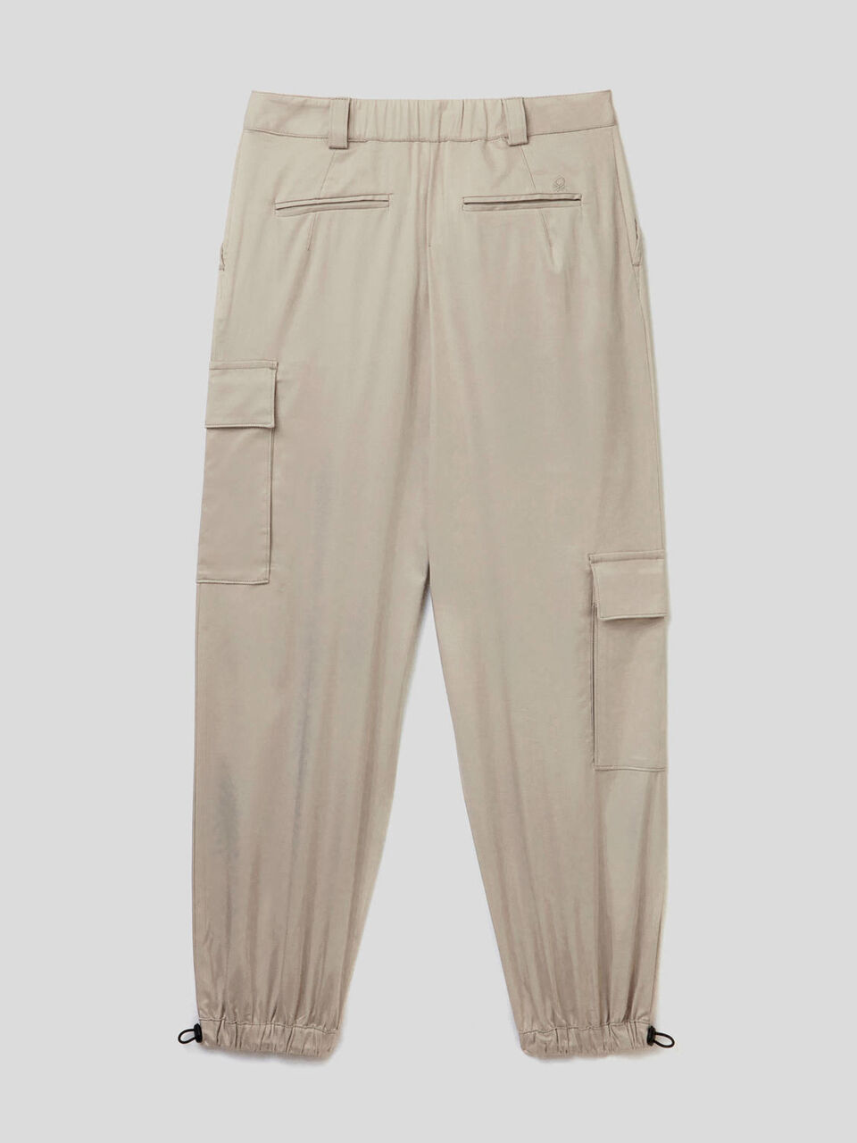 Pantalón cargo con bolsillos asimétricos image number 2