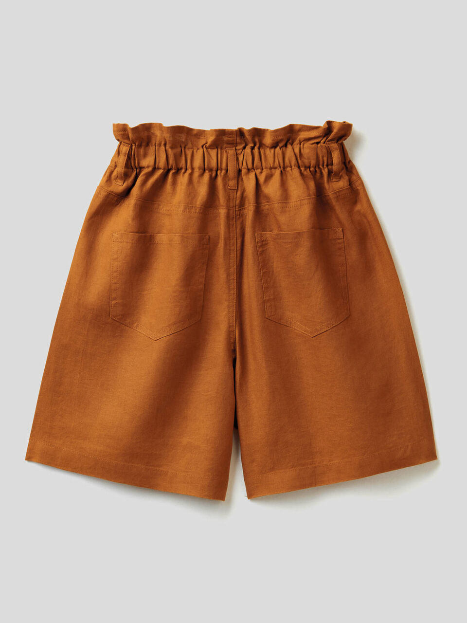 Bermudas de 100% lino con cintura fruncida image number 2
