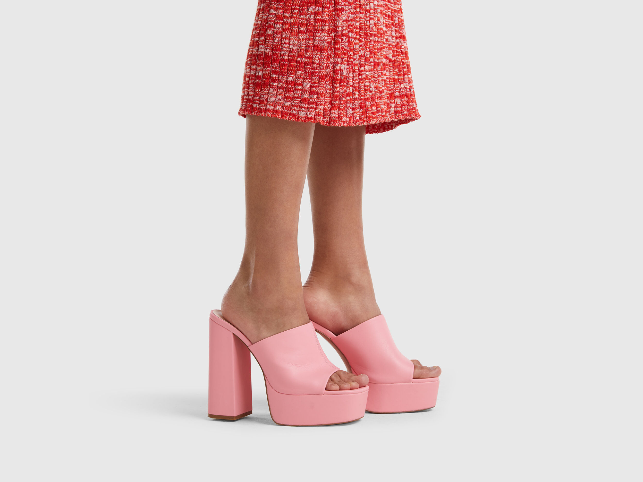 Zuecos rosas con tac n y plataforma Rosa Benetton