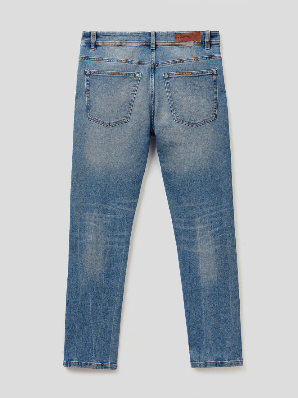 Vaqueros slim fit con cinco bolsillos image number 2