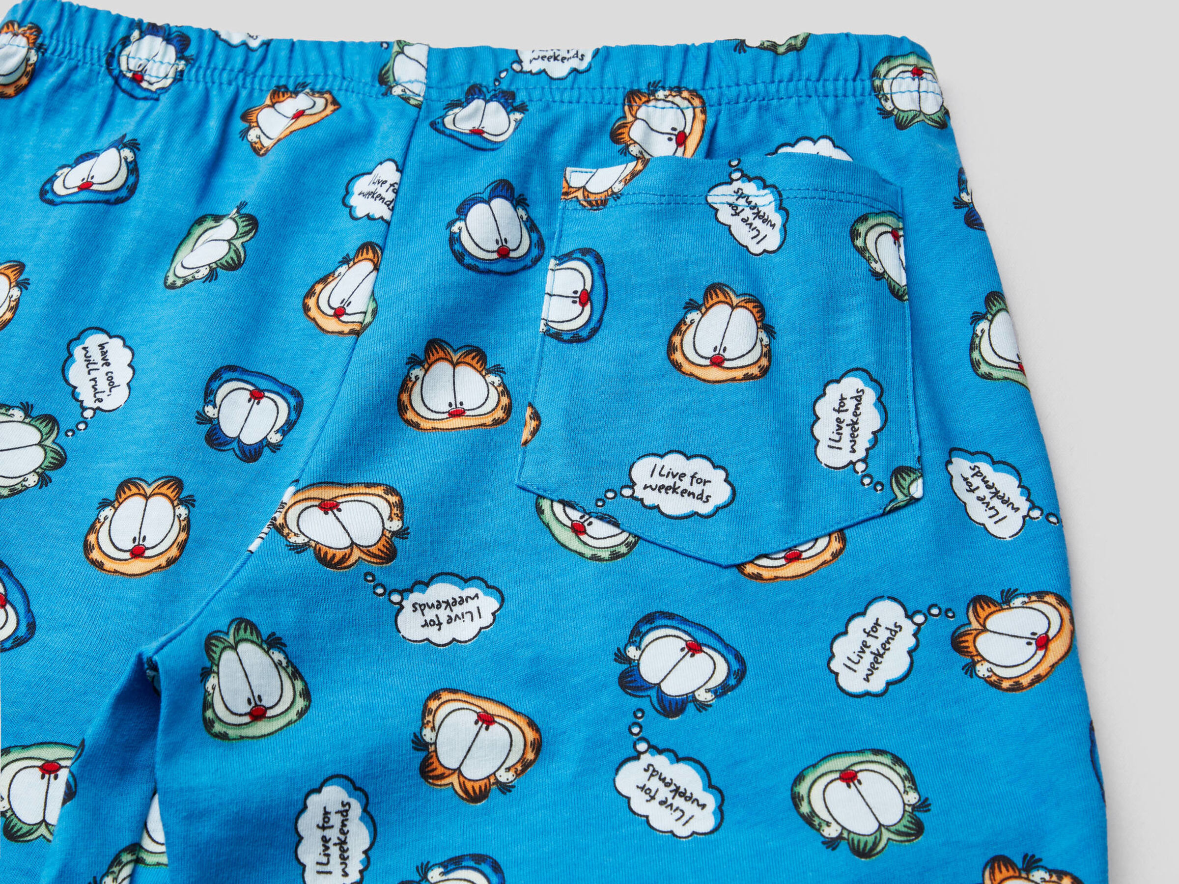 Pijama color block con estampado de Garfield image number null
