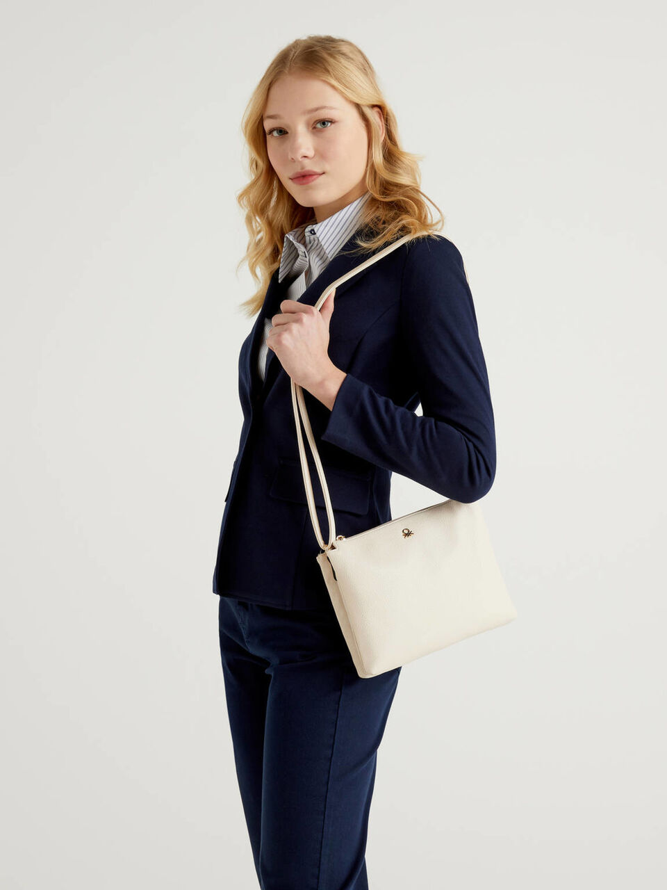 Bolso con compartimento doble image number 2