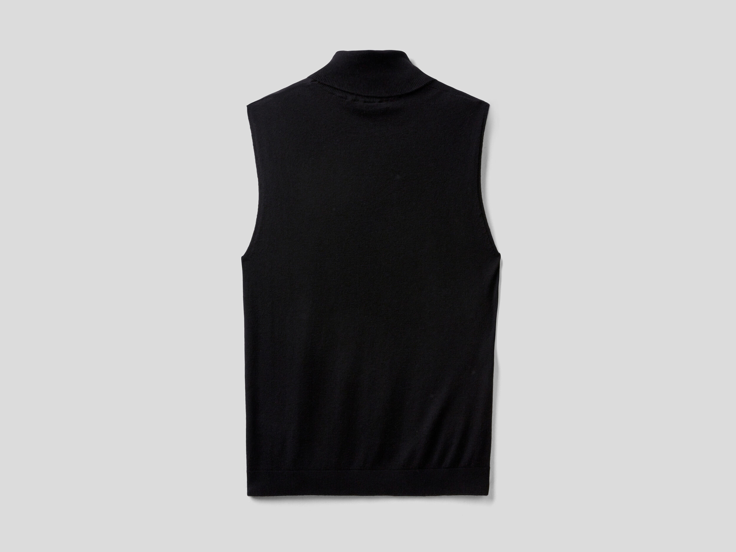 Jersey cuello best sale alto sin mangas