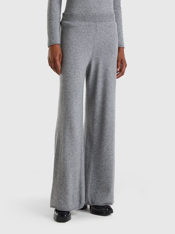 Pantalón amplio gris claro en mezcla de lana y cachemir Pantalón amplio gris claro en mezcla de lana y cachemir Mujer