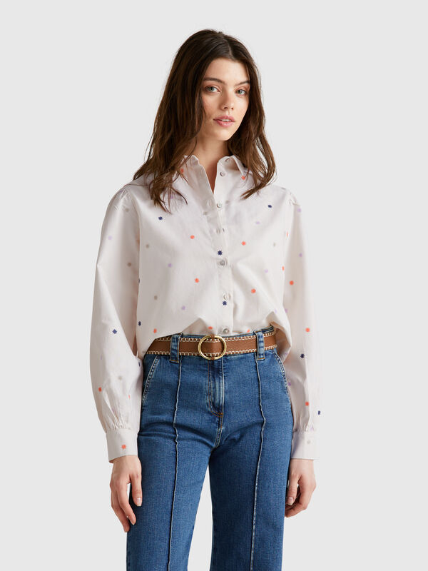 Camisa con bordado de flores Mujer