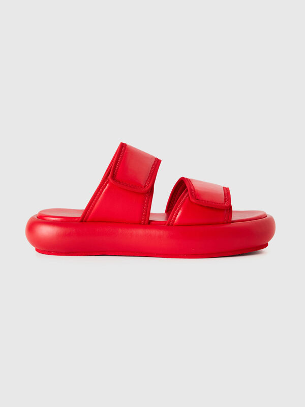 Zapatillas rojas con tira doble Mujer