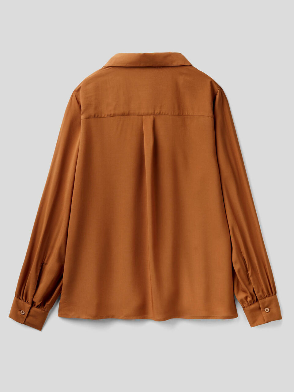 Camisa fluida con escote de pico image number 2