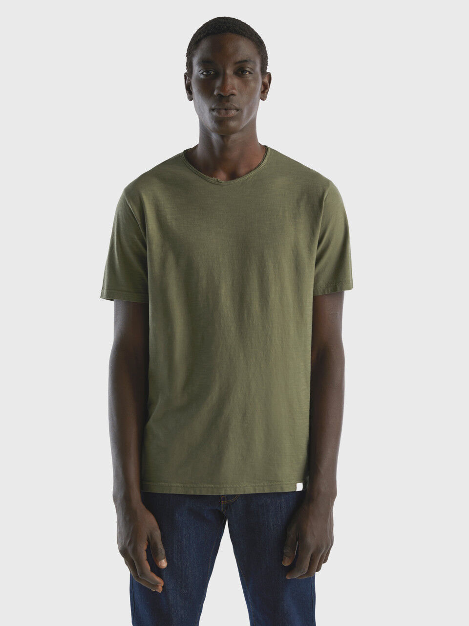 Camiseta verde de algodón flameado