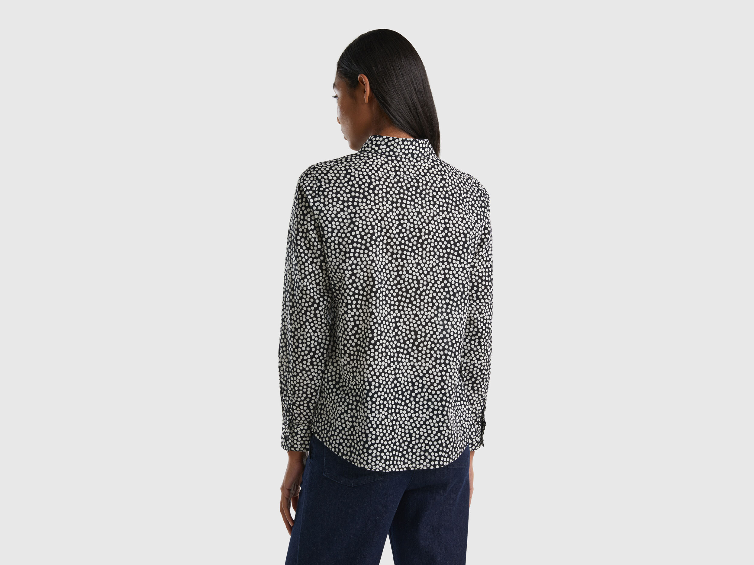 Camisa negra con lunares blancos hombre deals