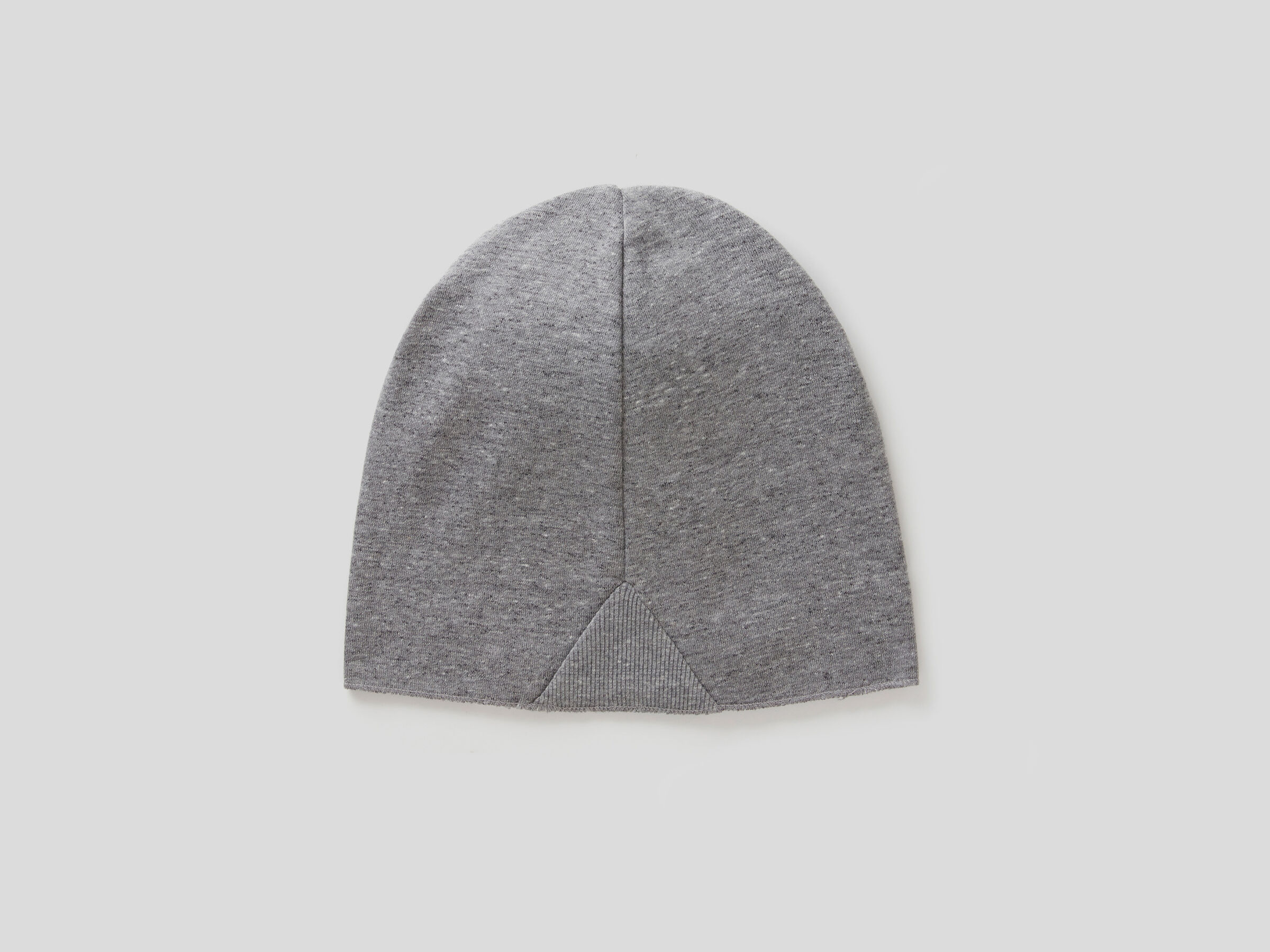 Gorro de tejido reciclado image number 2