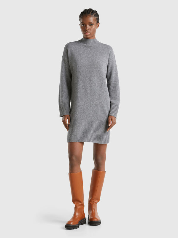 Vestido de lana mixta con cuello alto Mujer