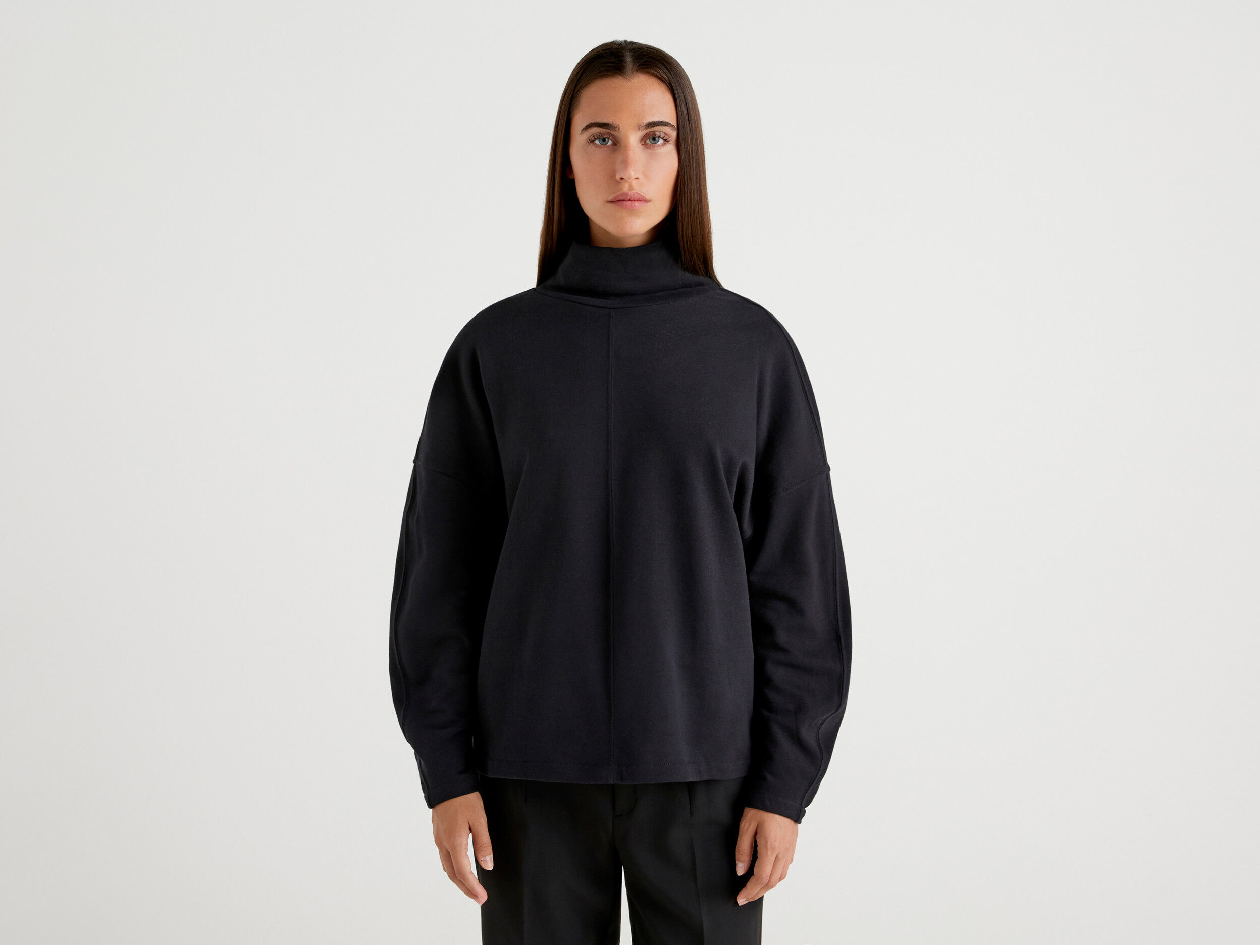 Sudadera amplia con cuello alto Negro Benetton